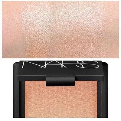 PARLAK TEN MAKYAJINDA ZİRVE: NARS HOT SAND AYDINLATICI PUDRA