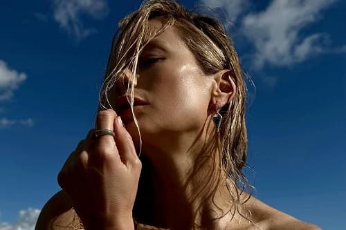 HER MEVSİM MAKYAJ ALTINA GÜNEŞ KORUMASI KULLANMALI MIYIM?