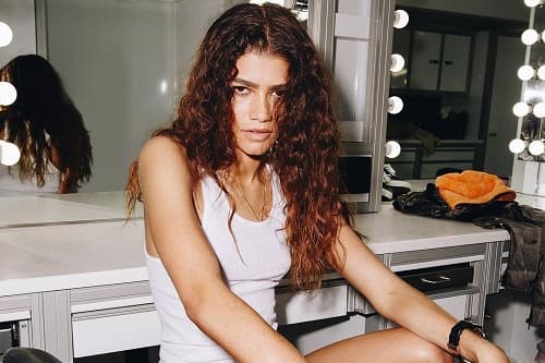 ÜNLÜLERİN FAVORİ DALGALI SAÇ STİLLERİNDEN İLHAM ALIN