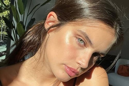 YAĞLI CİLTLER İÇİN BESLENME VE BAKIM REHBERİ: SİVİLCE OLUŞUMUNU NASIL ENGELLERSİNİZ?