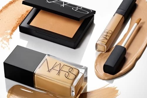 SİVİLCE VE LEKELERİ GİZLEMEK İÇİN EN İYİ ÜRÜN KOMBİNASYONLARI