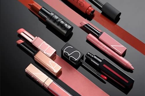 MAT VS. PARLAK RUJ: HANGİ DURUMDA HANGİSİ?