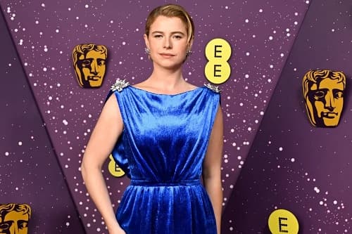 2026 BAFTA ÖDÜLLERİ: KIRMIZI HALININ EN İYİ SAÇ VE MAKYAJ GÖRÜNÜMLERİ