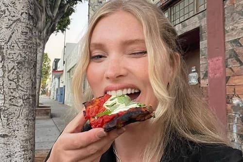 SÜPER BESİNLER VE KOLAJEN ÜRETİMİ: CİLDİ İÇERİDEN BESLEYEN ANTİ-AGİNG GÜÇ