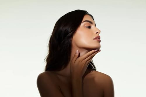 V LINE TRENDİYLE DAHA BELİRGİN BİR ÇENE HATTI MÜMKÜN MÜ?