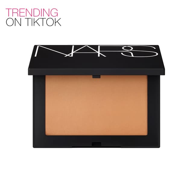 LIGHT REFLECTING PRESSED SETTING POWDER