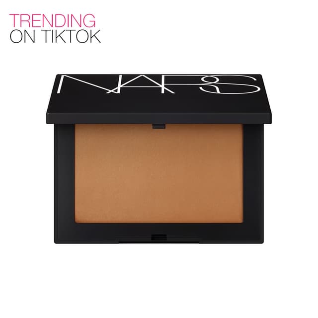 LIGHT REFLECTING PRESSED SETTING POWDER