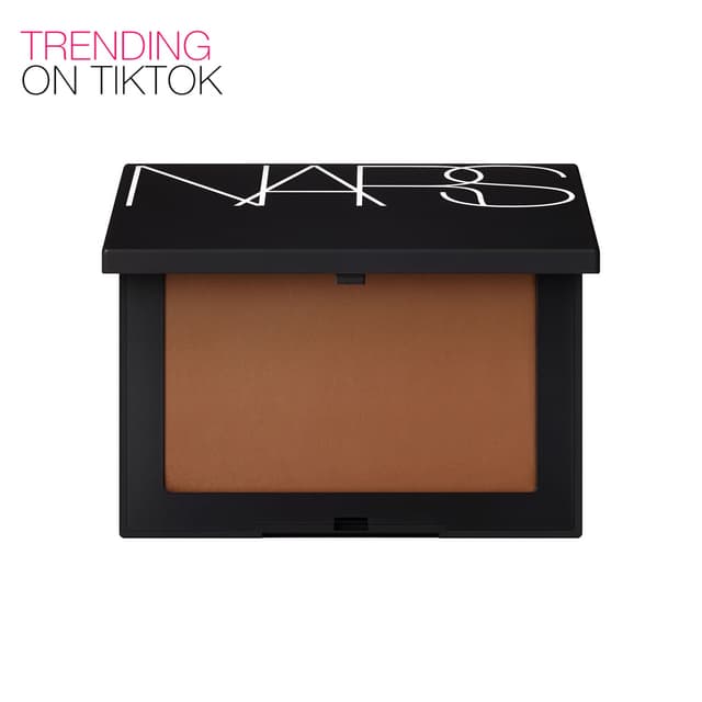 LIGHT REFLECTING PRESSED SETTING POWDER