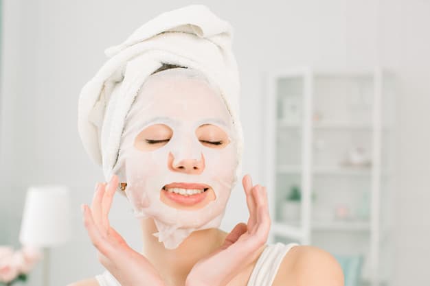 SUYA DAYANIKLI MAKYAJ NASIL TEMİZLENMELİ?