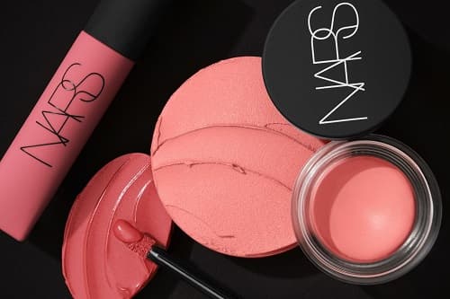TÜY KADAR HAFİF & KADİFEMSİ GÖRÜNÜM: NARS AIR MATTE