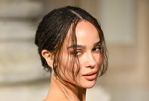 MAKYAJ NEDEN YÜZÜMDE PÜTÜR PÜTÜR DURUYOR? 6 SEBEP VE ÇÖZÜMÜ